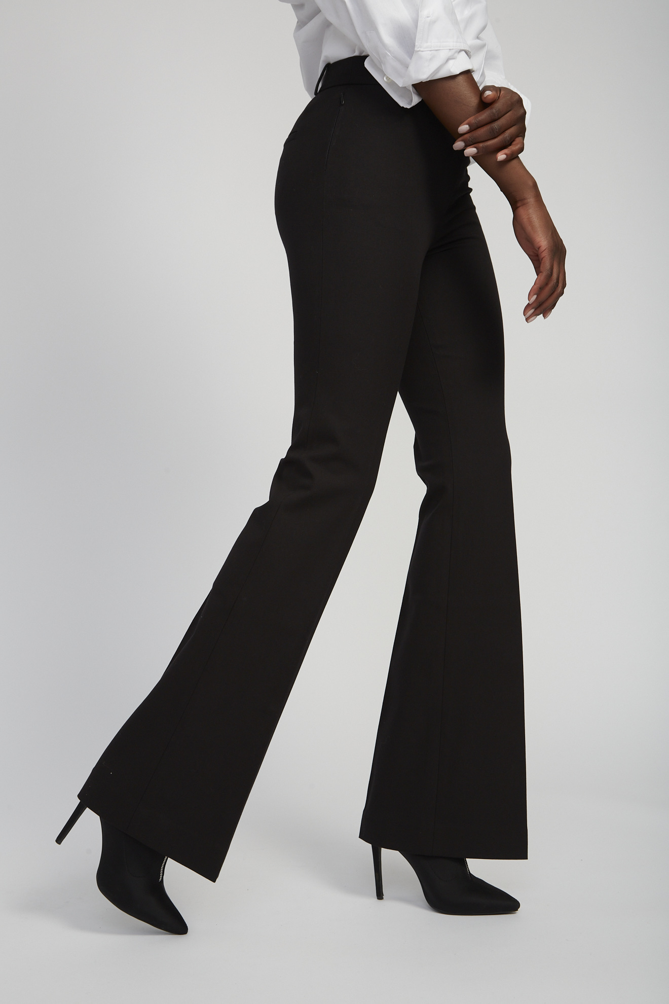 frame pants black plain jeans model side
